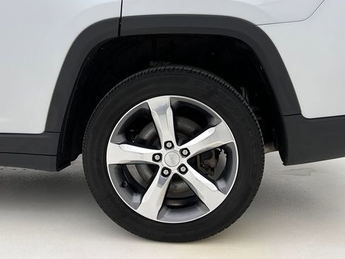 Used 2021 Jeep Grand Cherokee L Limited AWD/4WD image 27