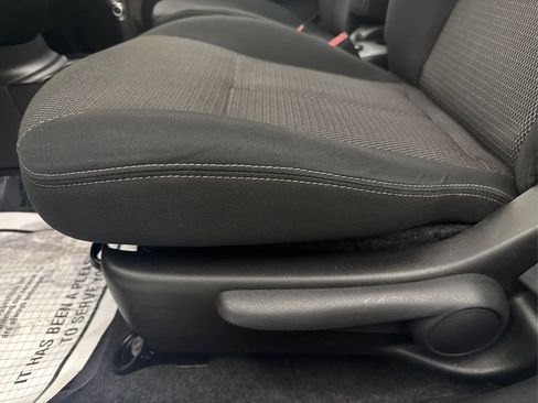 Used 2015 Nissan Versa SV image 38