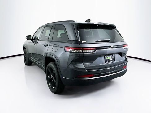 Used 2023 Jeep Grand Cherokee Altitude image 5