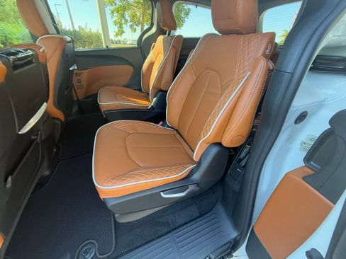 New 2026 Chrysler Pacifica Pinnacle FWD image 27