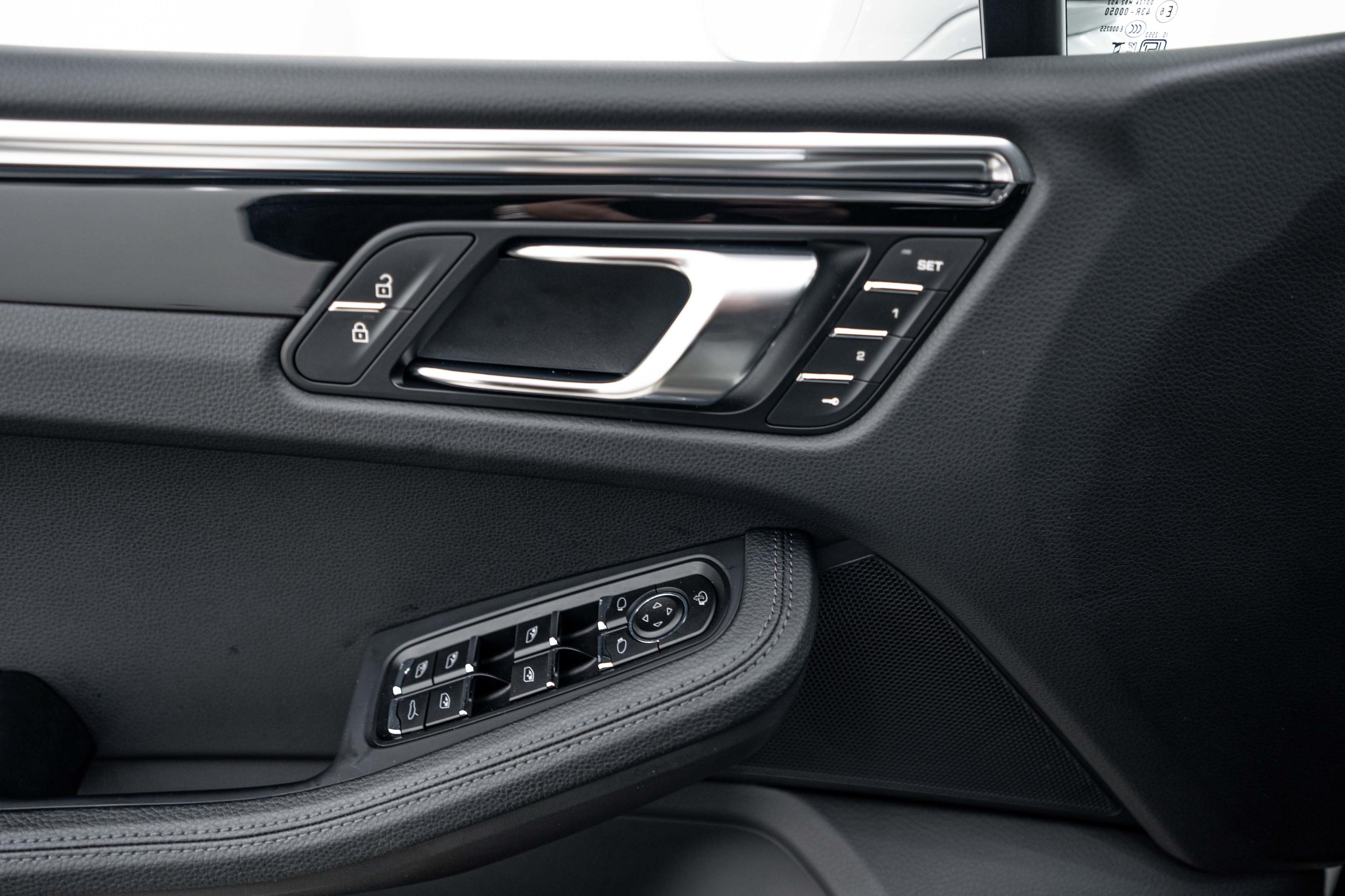 Certified 2026 Porsche Macan AWD/4WD image 16