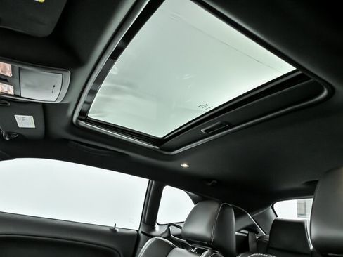 Used 2016 Dodge Challenger SRT Hellcat image 19