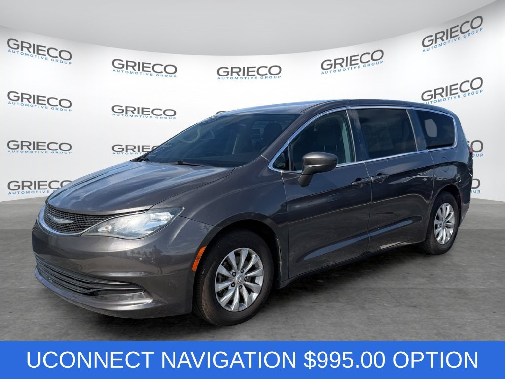 Used 2017 Chrysler Pacifica Touring FWD image 3