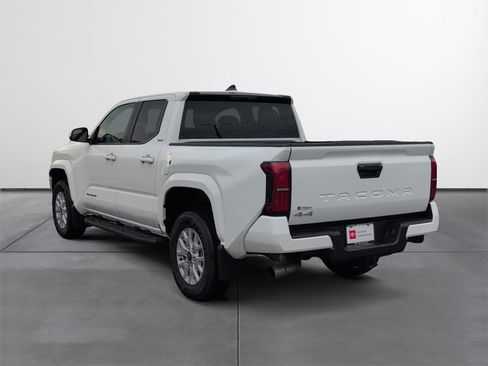 Certified 2025 Toyota Tacoma SR5 AWD/4WD image 4