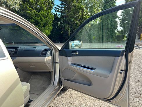 Used 2005 Toyota Camry SE FWD image 31