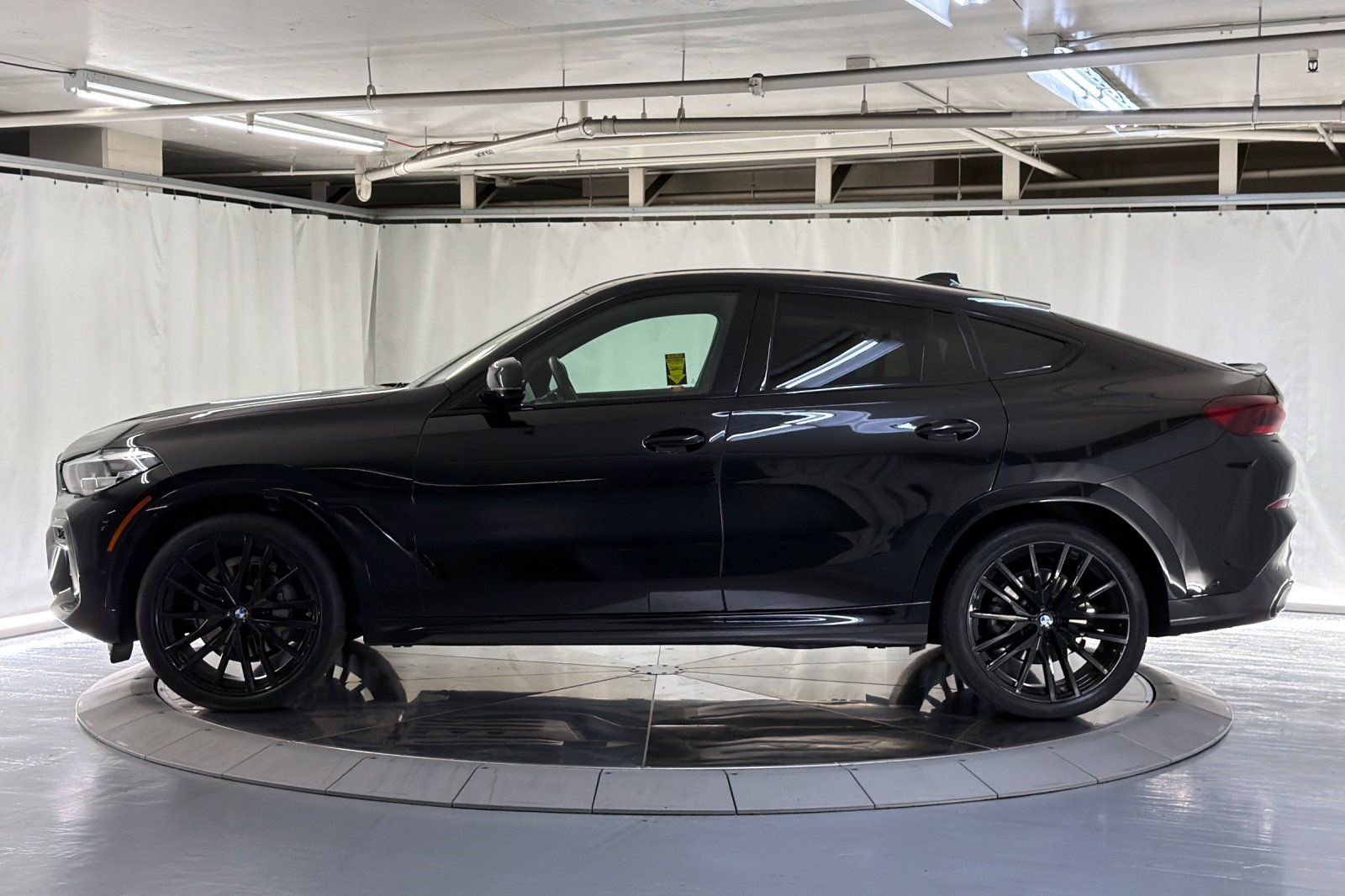 Used 2023 BMW X6 xDrive40i w/ M Sport Package AWD/4WD image 2