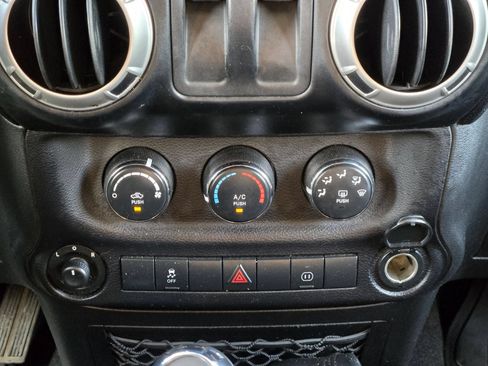 Used 2011 Jeep Wrangler Rubicon w/ PWR Convenience Group AWD/4WD image 15