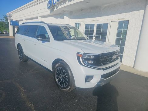 Used 2025 Ford Expedition Max Platinum AWD/4WD image 2