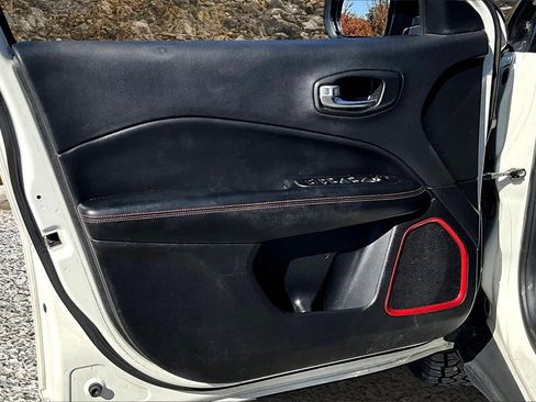 Used 2018 Jeep Compass Trailhawk image 21