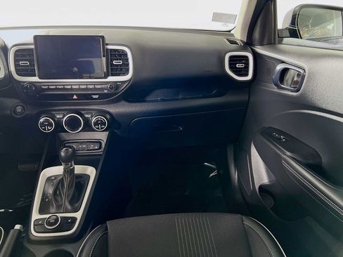 Certified 2025 Hyundai Venue Limited FWD image 24