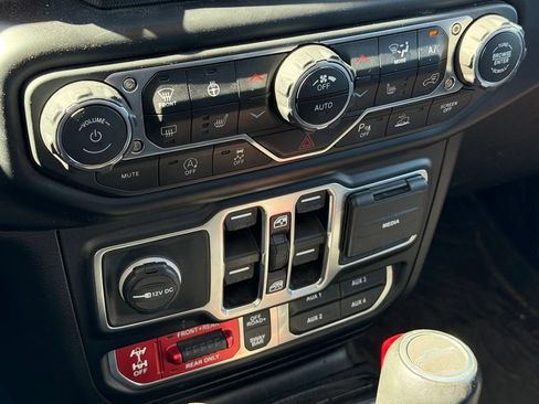 Used 2020 Jeep Gladiator Rubicon AWD/4WD image 17