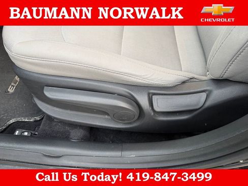 Used 2017 Hyundai Elantra SE image 13