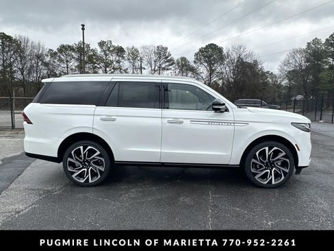 New 2026 Lincoln Navigator Reserve AWD/4WD image 8