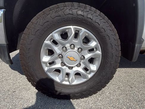 Used 2022 Chevrolet Silverado 2500 LT w/ Convenience Package AWD/4WD image 19