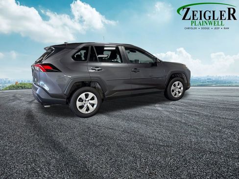 Used 2023 Toyota RAV4 LE image 10