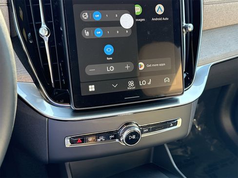 New 2026 Volvo XC90 B6 Plus w/ Protection Package Premier AWD/4WD image 29