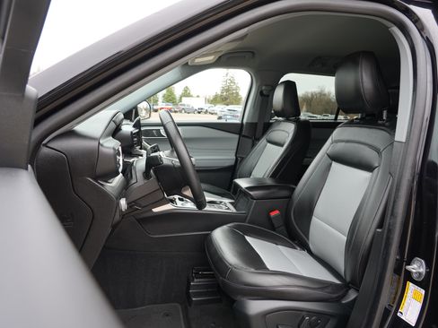 Used 2023 Ford Explorer XLT w/ Equipment Group 202A image 16