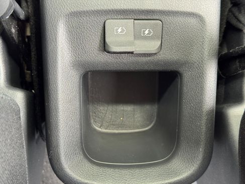 Used 2020 Nissan Kicks SR FWD image 27