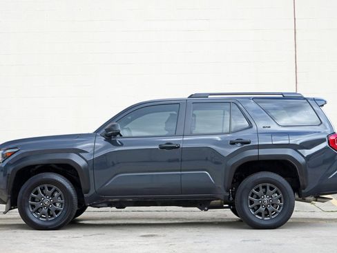 Used 2025 Toyota 4Runner SR5 RWD image 9