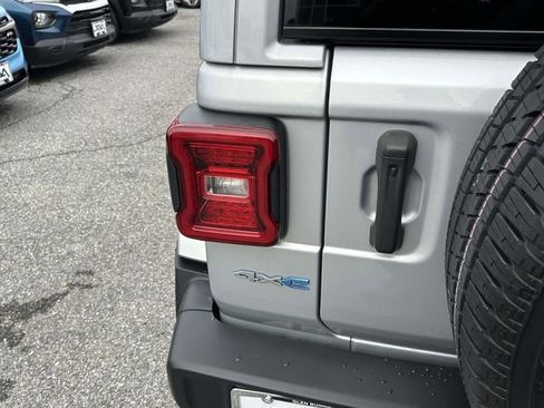 Used 2022 Jeep Wrangler Unlimited Sahara w/ Cold Weather Group image 30