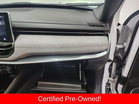 Used 2024 Jeep Compass Latitude image 34