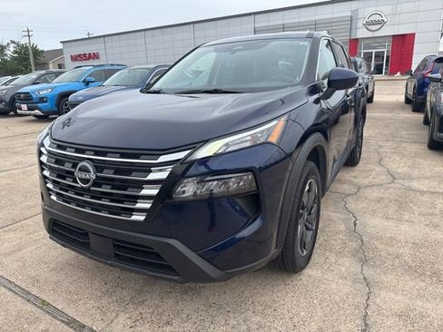 Used 2025 Nissan Rogue SV AWD/4WD image 4