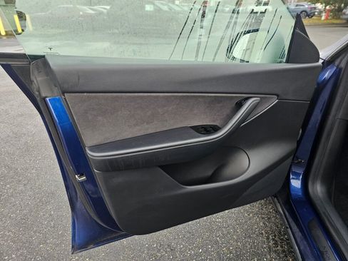 Used 2021 Tesla Model Y Standard Range image 23