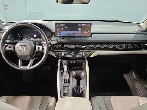 Used 2023 Honda Accord Touring image 10