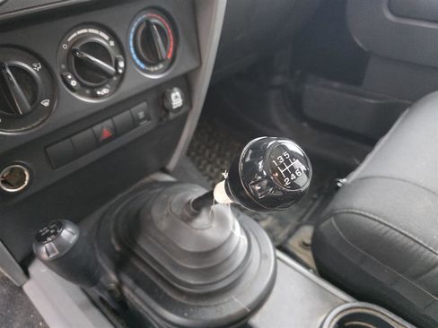 Used 2008 Jeep Wrangler Unlimited Sahara AWD/4WD image 10