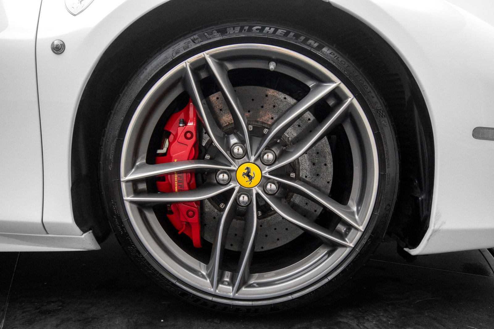 Used 2019 Ferrari 488 Spider RWD image 35