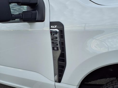 Used 2023 Ford F250 XLT image 11