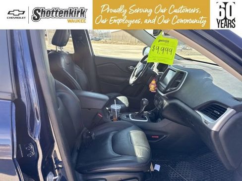 Used 2015 Jeep Cherokee Trailhawk w/ Comfort/Convenience Group image 9