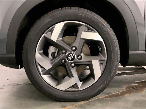 Used 2025 Hyundai Venue SEL FWD image 9