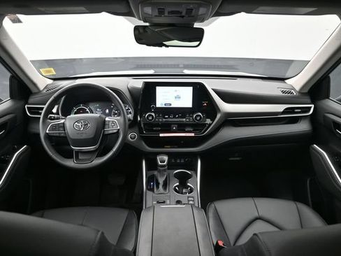Certified 2026 Toyota Highlander XLE w/ Protection Package #3 (TMS) AWD/4WD image 28