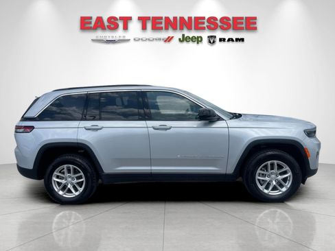 Used 2025 Jeep Grand Cherokee Laredo X w/ Luxury Tech Group I AWD/4WD image 2