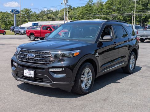 Used 2023 Ford Explorer XLT w/ Equipment Group 202A AWD/4WD image 5