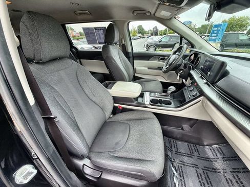 Used 2022 Kia Carnival LX FWD image 25