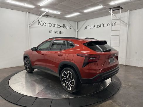 Used 2024 Chevrolet Trax RS w/ Sunroof Package image 5