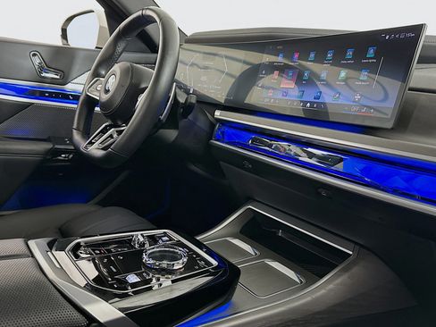 Used 2023 BMW 760i xDrive image 28