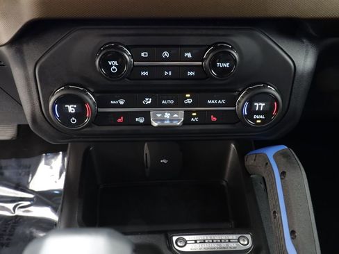 Used 2023 Ford Bronco Outer Banks AWD/4WD image 12