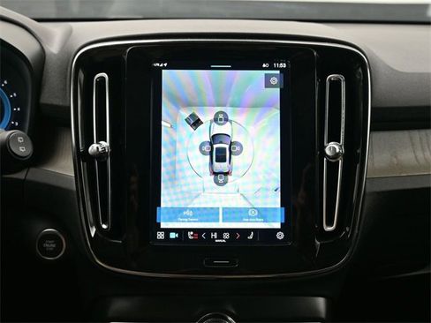 Used 2024 Volvo XC40 B5 Plus w/ Climate Package image 20