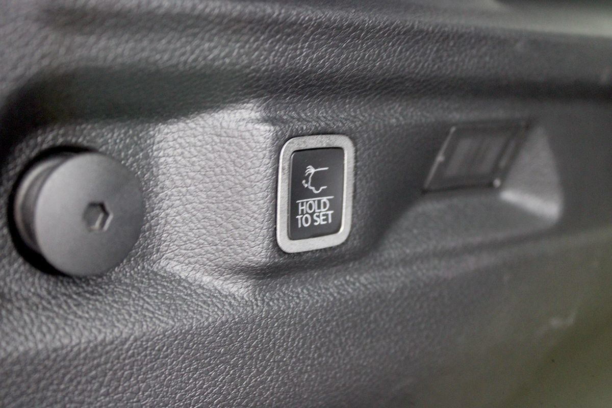 Used 2023 Jeep Grand Cherokee L Limited w/ Luxury Tech Group II RWD image 32