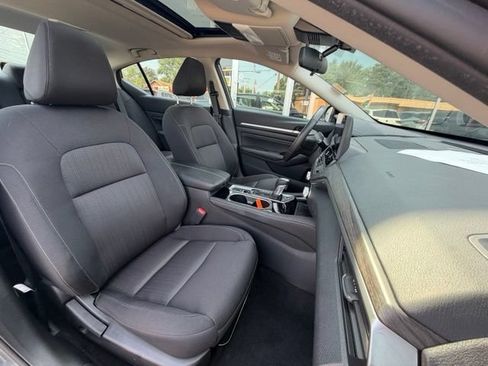 Used 2023 Nissan Altima 2.5 SV w/ SV Premium Package AWD/4WD image 11