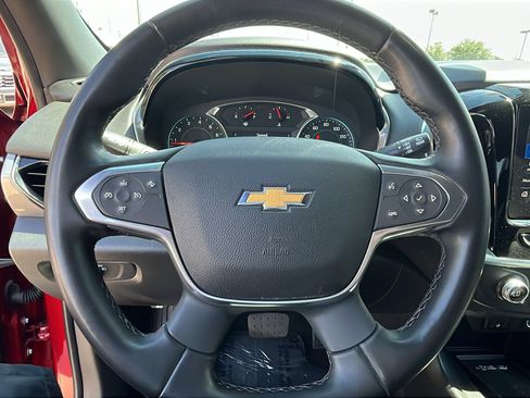Used 2023 Chevrolet Traverse LT FWD image 15