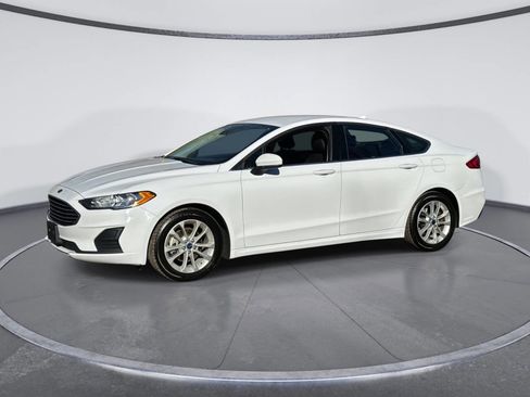 Used 2019 Ford Fusion SE image 2