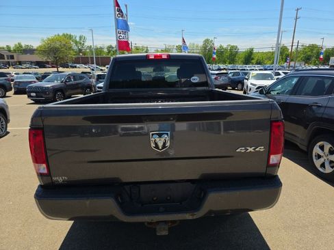 Used 2018 RAM 1500 Express AWD/4WD image 7