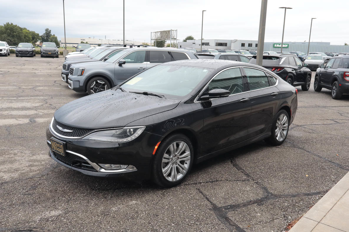 Used 2016 Chrysler 200 C w/ Premium Group FWD image 3