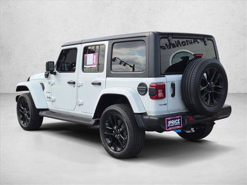 Used 2022 Jeep Wrangler Unlimited Sahara w/ Cold Weather Group AWD/4WD image 7