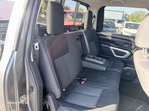 Used 2018 Nissan Titan SV RWD image 17