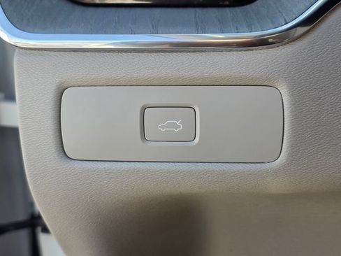 Used 2023 Volvo XC60 B5 Plus AWD/4WD image 43